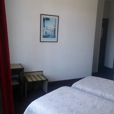 Hotel Des Arts 2*